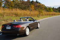 クワトロシステムは前後に40:60の割合でトルクを配分。やや後輪に重きを置いて、“曲がり”を意識したセッティングとなっているのは最近のアウディのトレンド。