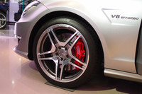 特別限定車の「CLS63 AMG シューティングブレーク Edition1」には、専用デザインの19インチ鍛造アルミホイールが与えられる。