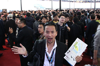 上海ショーは今回もごらんの人混み。みなさん、ボクの姿、ちゃんと見えてますか？