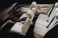 「ジャガーSタイプ」にアイボリーレザー内装の限定車の画像