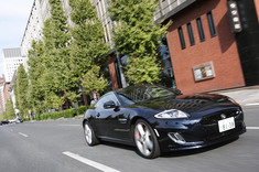 ジャガーXKR」に黒い騎士、限定車“Black Knight”発売 【ニュース】 - webCG