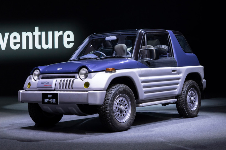 1989年の東京モーターショーで発表されたコンセプトモデル「RAV-FOUR」。1993年には市販車に近いプロトタイプがお披露目され、翌年の市場投入に至った。