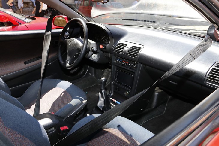 助手席側から。センターコンソールにはめ込まれているのは、パイオニア製タッチスクリーン式CD＆MP3オーディオ＋リアビューモニター。