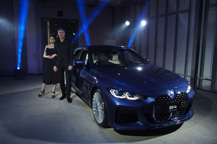 「BMWアルピナB4グランクーペ」の発表時の様子。