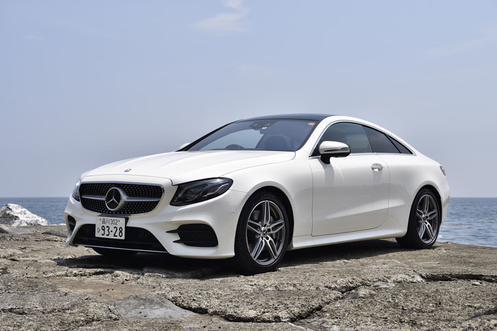 2017年5月に国内で発売された新型「Eクラス クーペ」。今回は2リッター直4ターボエンジンを搭載する「E300」に試乗した。車両価格は835万円。