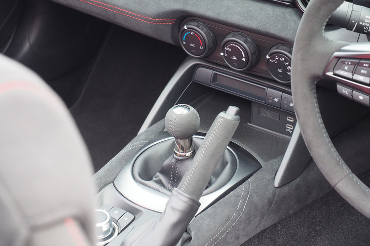 マツダ スピリット レーシング・ロードスター12R（センターコンソール）