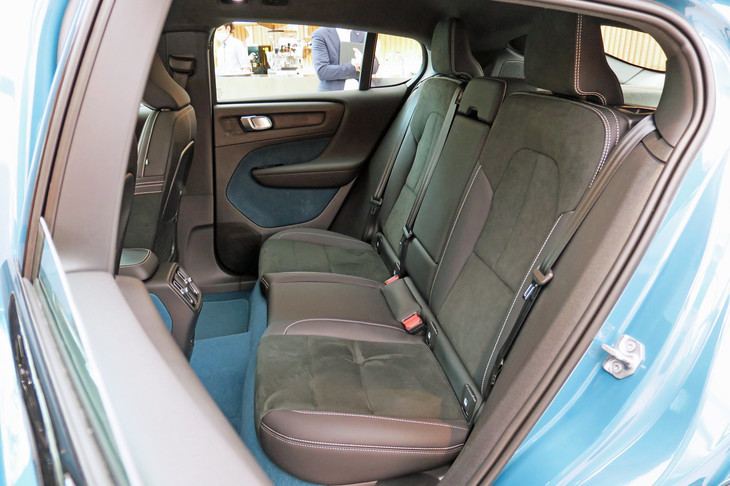 ボルボC40リチャージ（リアシート）