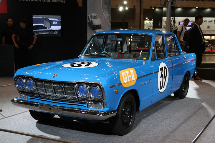 「日産名車再生クラブ」がフルレストアした、第2回日本グランプリで2位に入った砂子義一仕様の「スカイラインGT」（レプリカ）。超希少なホモロゲーションモデルの残存車両である。