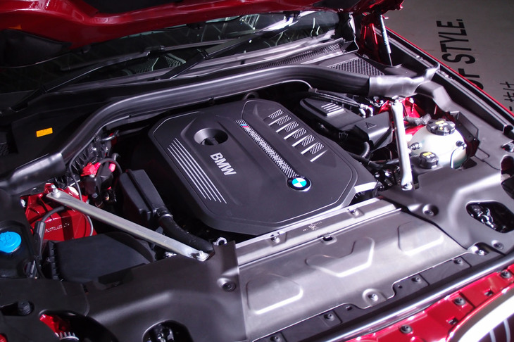BMW X4 M40i（3リッター直6ターボエンジン）