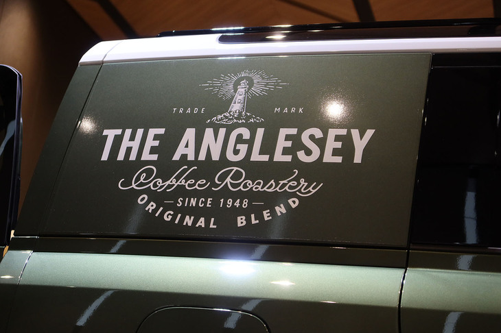 ディフェンダー110ハードトップX-DYNAMIC SE D350（車体後半のサイドパネル）