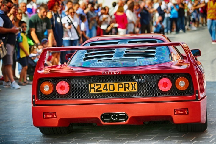 マラネッロの市街地で行われたフェラーリパレードの様子。