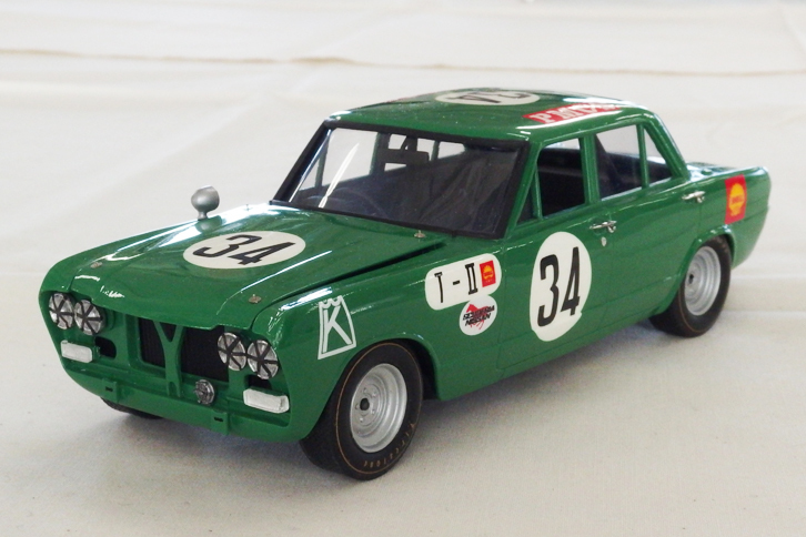 型式名S54Bこと「プリンス・スカイライン2000GT-B」のワークスカーが出走した最後のレースである、1968年全日本クラブマンレース。写真の作品は、そこで田村三夫がドライブした仕様という、なんともマニアックな設定のモデルだ。ベースは1960年代にリアルタイムで発売された1/24三共製キット。