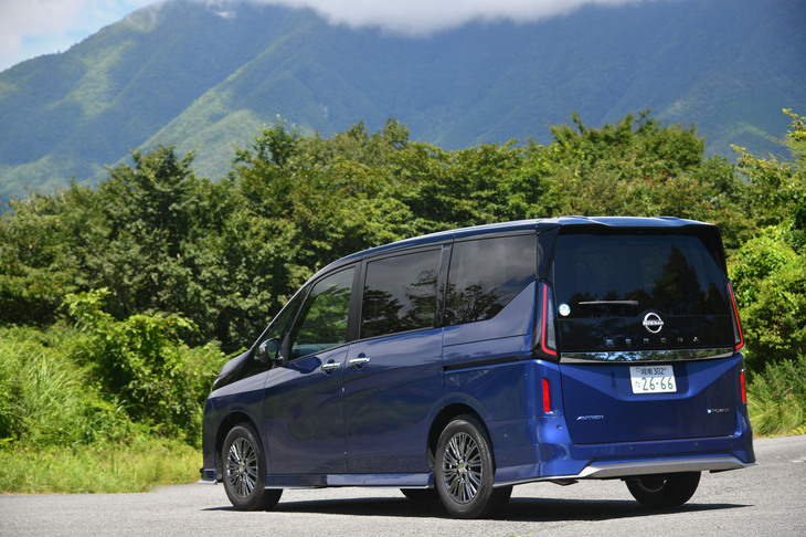 発電用に1.4リッターの新型エンジンを採用した「e-POWER」は、1.2リッターの先代モデルとは別格の静かさと力強さだ。