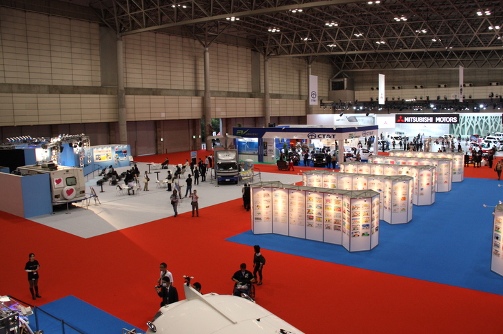 子どもたちの自動車絵画展が展開された、2009年の東京モーターショーの会場。