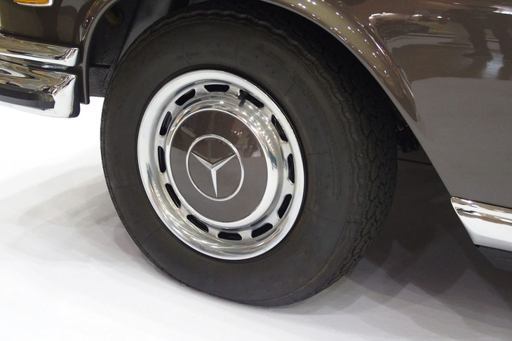 メルセデス・ベンツ280E 3.5 カブリオレ（1971年）／ガレーヂ伊太利屋