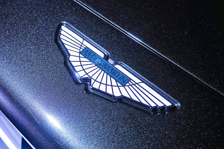 アストンマーティンDBX（エンブレム）