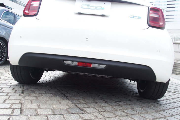 フィアット500eオープン（リアバンパー）