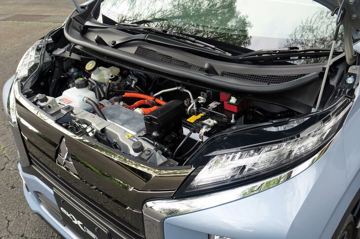 モーターなどのパワートレインはフロントセクションにまとめて搭載される。