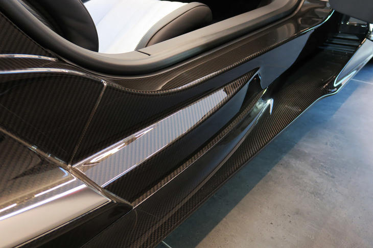 ブガッティ・シロン（サイドシル）