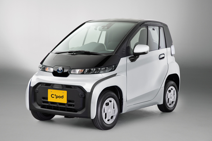 トヨタの超小型EV「C＋pod」。2020年12月に法人や自治体を対象としてリリース開始、2021年12月には個人販売もスタートした。それから2年半を経た2024年夏には生産終了することが決まっている。