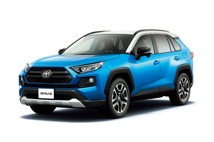 2019年に登場した5代目「RAV4」。世の都市型SUVが軒並み乗用車ライクなデザインとなっていくなかで、あえてタフでワイルドなイメージを追求。大成功を収めた。