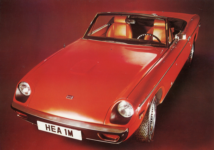 “1970年代のビッグ・ヒーレー”となるべく開発され、1972年に登場した「ジェンセン・ヒーレー」。ロータスが開発した2リッター直4 DOHC 16バルブユニットを搭載。