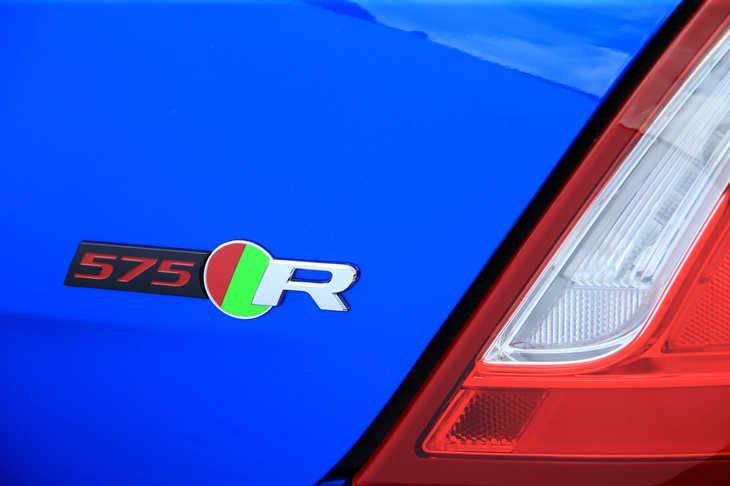 今回試乗した「XJR575」は2018年モデルから設定された新グレードで、従来モデルの「XJR」に代わる形で登場した。