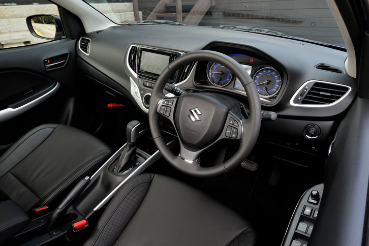 上級グレード「XT」のインテリア。空調がオートエアコンだったり、ステアリングホイールが本革巻きだったりと、エントリーグレード「XG」とは各部の仕様、装備が異なる。