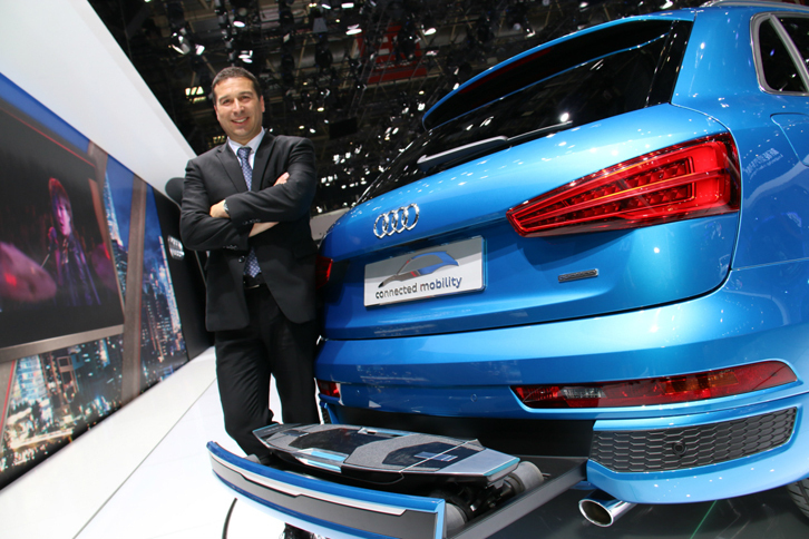 「アウディ・コネクテッド モビリティ コンセプト」。「アウディQ3」をベースに、巨大都市のスムーズな移動を提案する試み。リアに電動キックスケーターを装備。