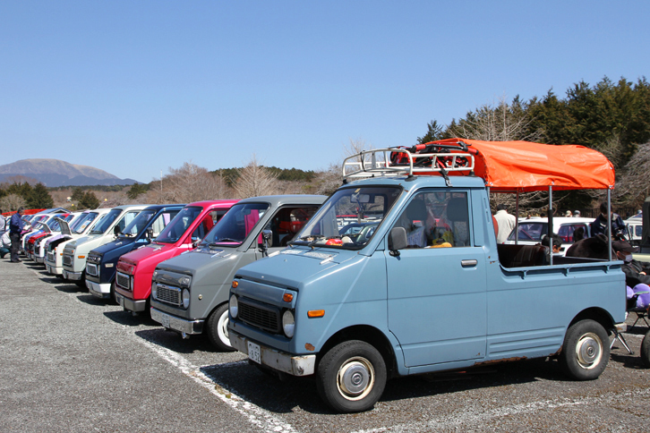 ズラリと並んだ「ホンダ・ライフピックアップ」と「ライフステップバン」。