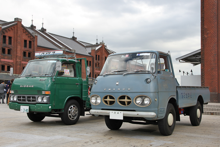 「日産プリンス クリッパー」（右）と「日産クリッパー」（左）。現在も日産の軽トラックに名称が使われているクリッパーは、1958年にプリンスがリリースした小型キャブオーバートラック。右は1966年の日産との合併直前に登場した2代目で、左は1976年に「日産キャブオール」の双子車として登場した3代目。