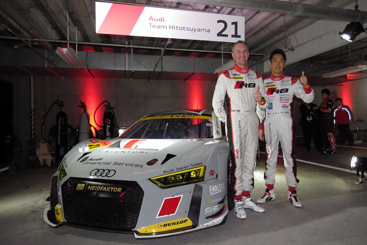 Audi Team Hitotsuyamaのリチャード・ライアン選手（左）と柳田真孝選手。