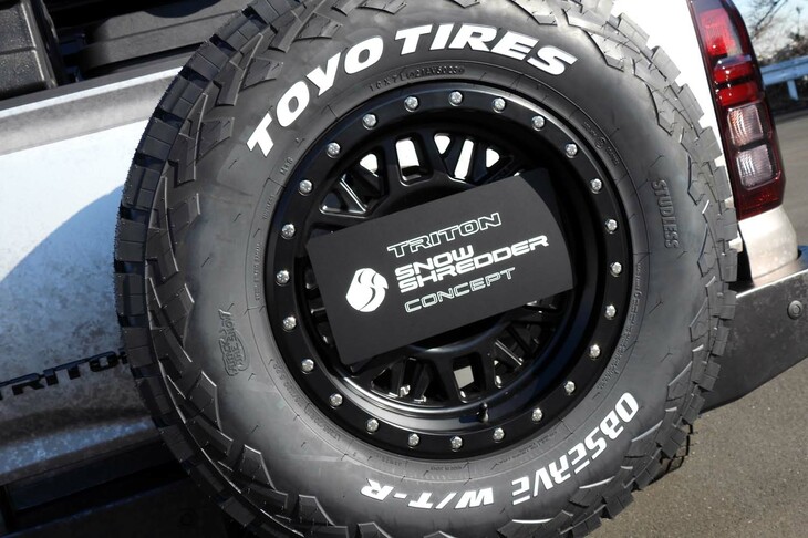 三菱トライトンSNOW SHREDDER CONCEPT（スペアタイヤ）