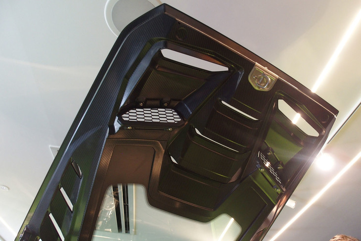 ランボルギーニ・ウラカン テクニカ（エンジンフード）