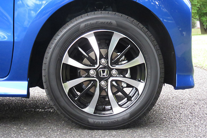 ホンダN-BOXカスタムG・L Honda SENSING（ホイールとタイヤ）