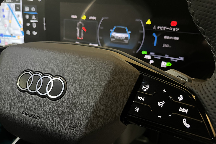 Q6 e-tronクワトロ（ステアリングホイールのスイッチパネル）