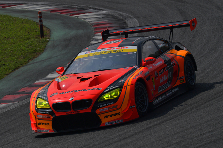 GT300クラスのNo.55 ARTA BMW M6 GT3（高木真一／ショーン・ウォーキンショー）は、決勝レースでは序盤から独走状態に。そのままトップでゴールした。