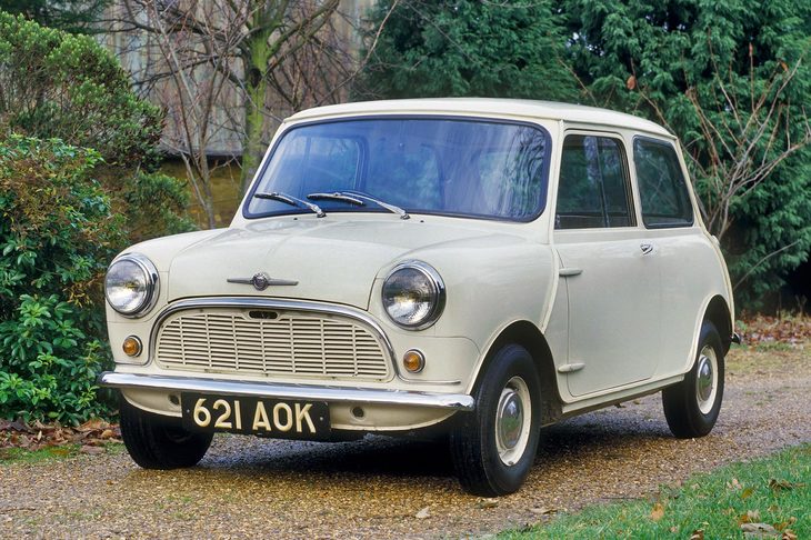 1959年製「モーリス・ミニ マイナー850」。ミニは同年にモーリスとオースチンの両ブランドからデビュー。名を変えつつ2000年まで販売が続けられた。