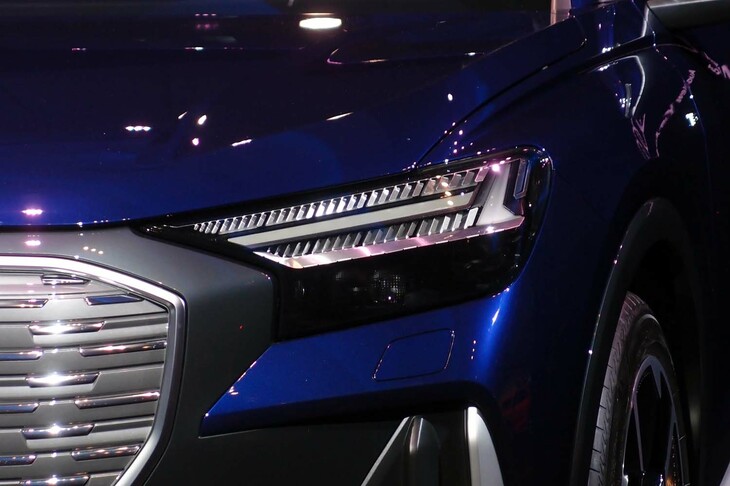 アウディQ4 40 e-tron Sライン（ヘッドランプ）