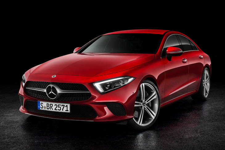 新型「CLS」のフロントマスク。見比べると、「Aクラス」のフロントマスクが本当にそっくりであることが分かる。