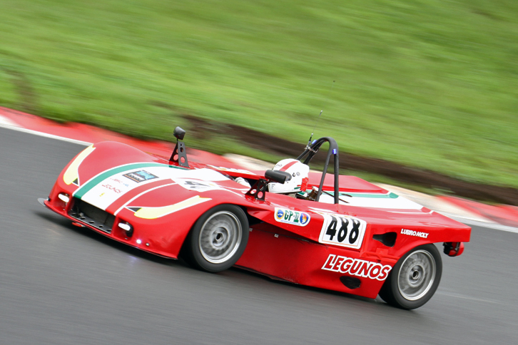 ミドシップレーシングカーである「ザウルスジュニア」のシャシーを使った「フェラーリF70スペチアーレ」。総合15位、GP-4クラスで優勝。