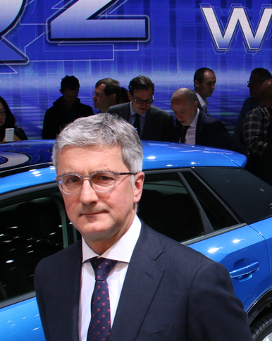 アウディのルパート・シュタートラーCEO。気がつけば、メガネがセルフレームに変わっていた。従来の“きれる秀才風メタルフレーム”を捨てて、ソフトなイメージへのマイナーチェンジ成功か？