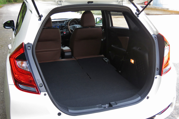 ホンダ・フィット ハイブリッドL Honda SENSING（ラゲッジルーム）