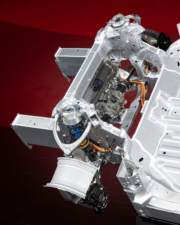 「エレットリカ」のフロントアクスル周辺部。前2輪は2基のモーターで駆動される。