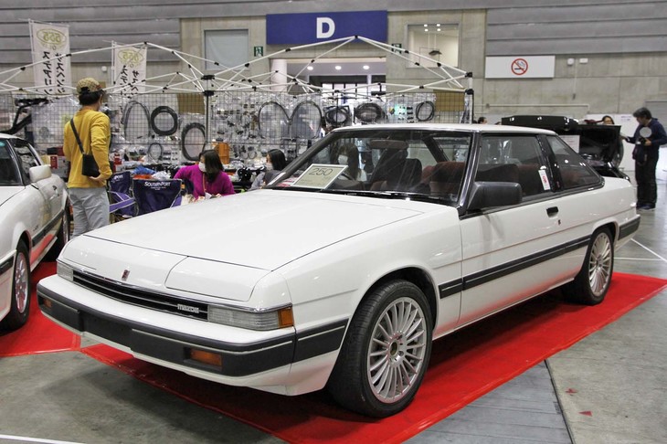 1985年「マツダ・コスモ 2ドアハードトップ」。3代目コスモは「ルーチェ」と双子車になったが、この2ドアハードトップはコスモのみに設定された。12Aロータリーターボを搭載し、価格は250万円。