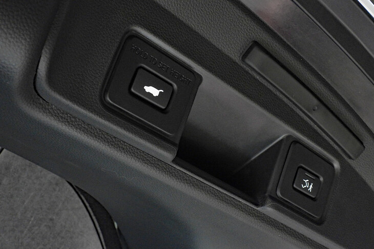 ホンダ・インサイト（電動テールゲートスイッチ）