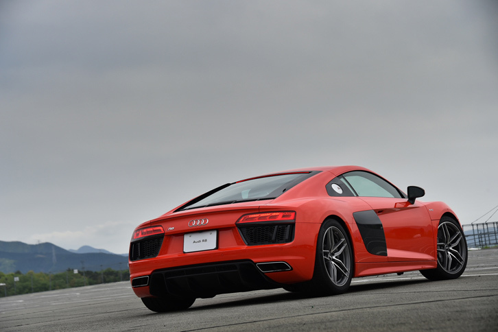 アウディの最上級スポーツモデルである「R8」。2代目となる新型は2015年3月のジュネーブショーで世界初公開された。