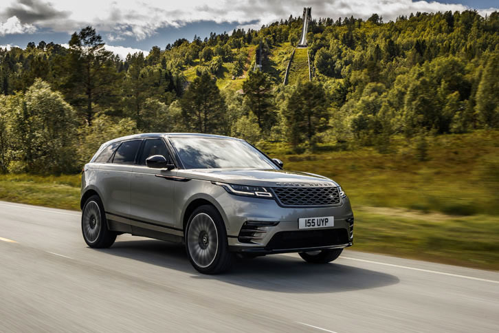 4WDシステムは通常時、駆動力をフロント50：リア50の割合で振り分ける。路面状況に応じて、リア100％からフロント100％まで自在に制御される。