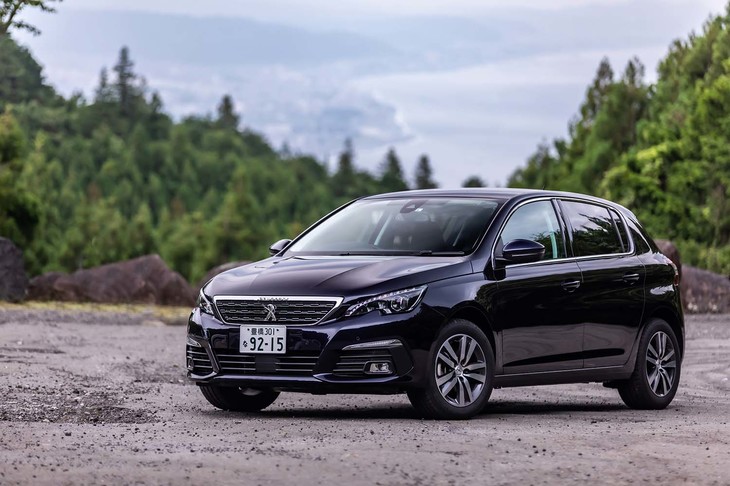 2018年末にマイナーチェンジが行われた「プジョー308」。ディーゼル／ガソリンエンジンともに最新の欧州排ガス規制に対応したパワートレインの導入や、運転支援装備の拡充などが実施された。