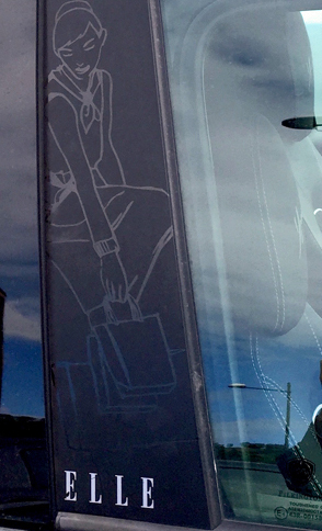 先代「ランチア・イプシロン」の、“ELLE仕様”のBピラー。